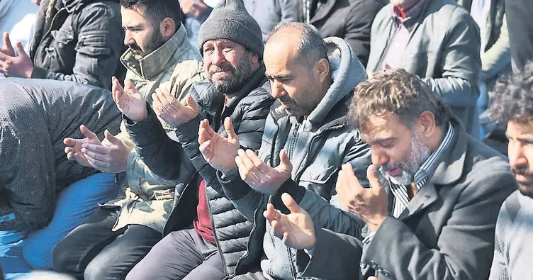 Eller semaya açıldı