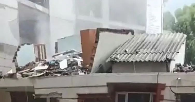 Hatay’da şiddetli yağış: Ağır hasarlı 2 katlı bina çöktü!