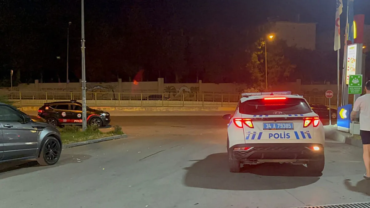 Eyüpsultan'da bir benzin istasyonunda meydana gelen silahlı saldırı sonrası polis inceleme yapıyor.