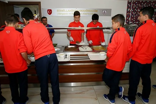 Altınordu'nun gençleri kadın yardımcıların işlerini yaptı