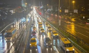 İstanbul’da yağmur trafiği vurdu, yoğunluk yüzde 76’yı gördü #istanbul