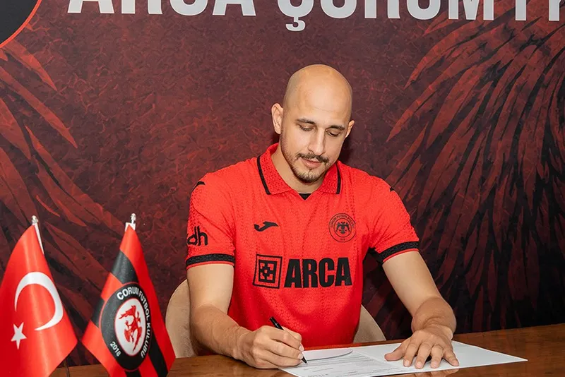Süper Lig'de transfer rüzgarı! İşte resmen açıklanan tüm imzalar (2026-2027)