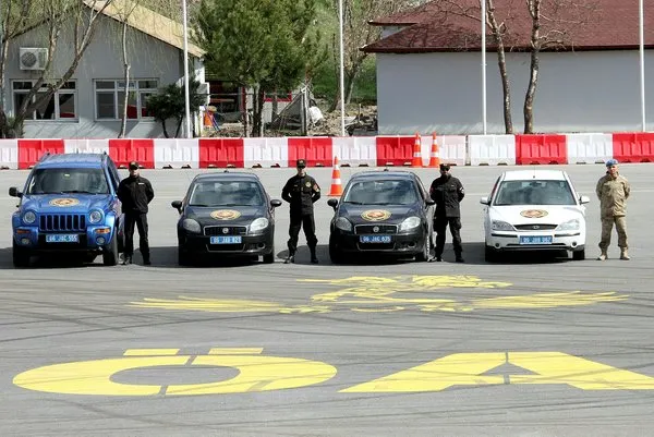 Onlar Formula 1 pilotu değil Türk Jandarması