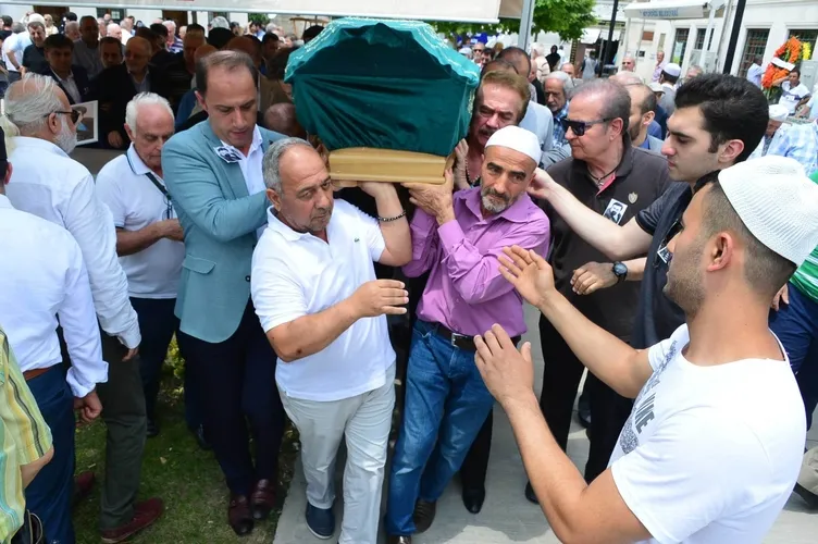NeÅe Karaböcek oÄlunun cenazesinde gözyaÅlarına boÄuldu