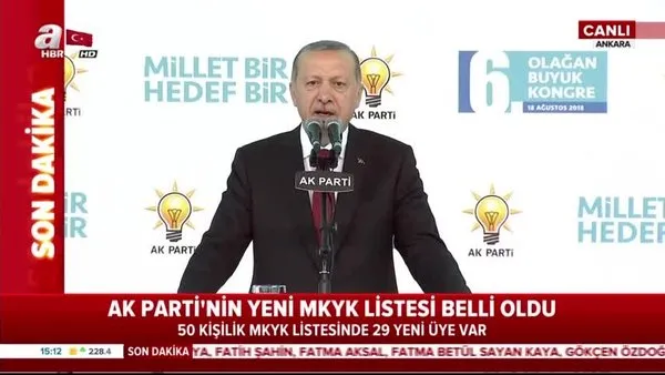 Cumhurbaşkanı Erdoğan, AK Partilileri selamlayarak AK Parti 6. Olağan Büyük Kongresi'nin yapıldığı salondan ayrıldı