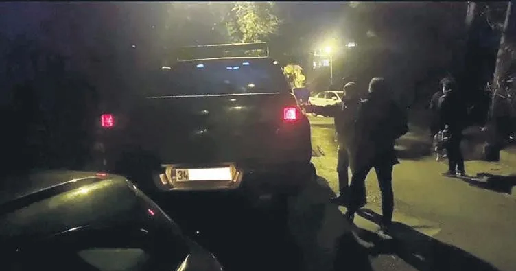 Kapısına 4 koruma dikti