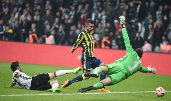 Robin van Persie’den Beşiktaş maçında olay yaratan hareket