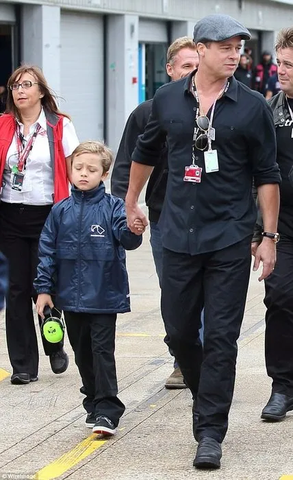 Brad Pitt ve oğlunun hız tutkusu
