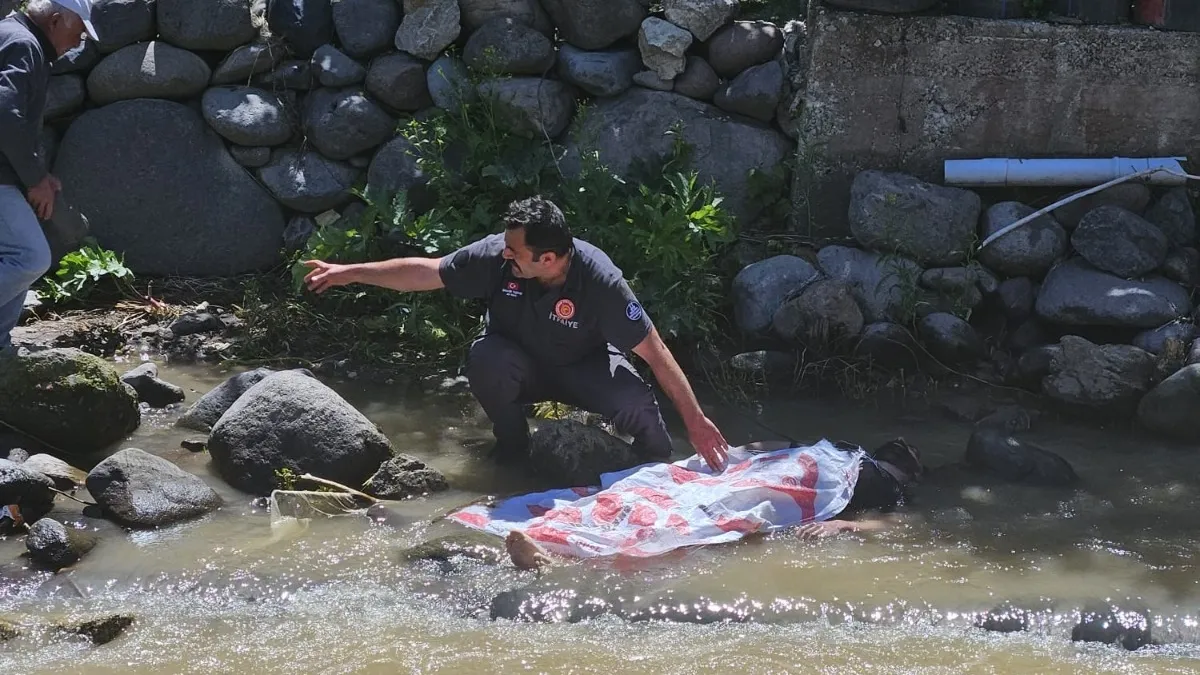 Barfiks Çekerken Dengesini Kaybeden Genç Dereye Düşüp Hayatını Kaybetti