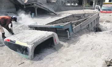 Endonezya’da yanardağ faciası: 13 ölü 98 yaralı