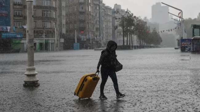 son-dakika-hava-durumu-haberleri-hafta-sonu-plan-yapanlar-dikkat-meteoroloji-saat-verdi-istanbul-izmir-ve-anka-1778911822018.jpg