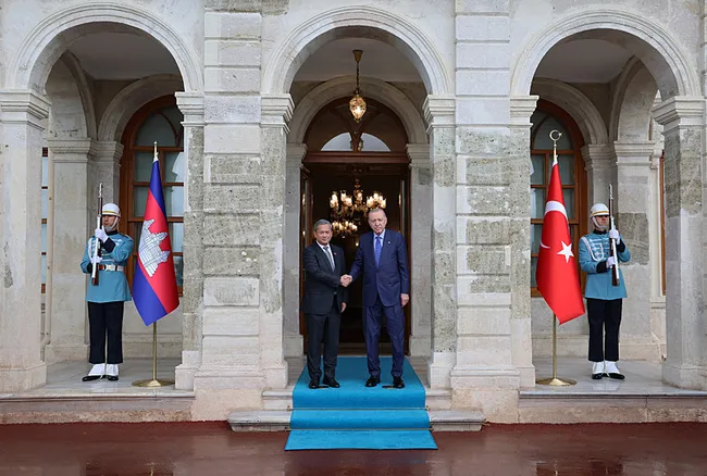 baskan-erdogan-kambocya-basbakani-maneti-kabul-etti-1792162320076.jpeg