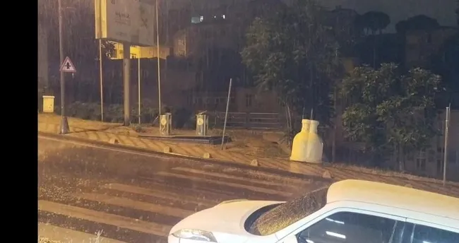 Meteoroloji uyarmıştı! İstanbul’da sağanak yağış etkili oluyor