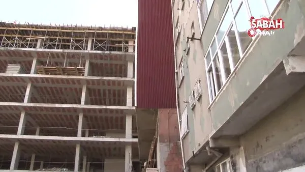 Şişli’de ilginç görüntü: Bina inşaatı 40 yıllık apartmana dayandı | Video