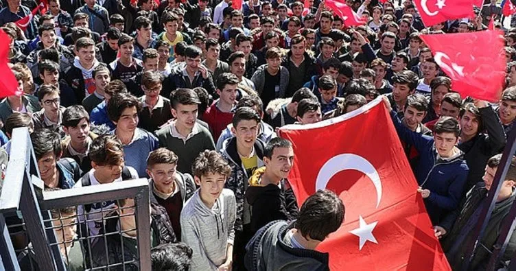 Lise öğrencilerinden Mehmetçiğe destek yürüyüşü