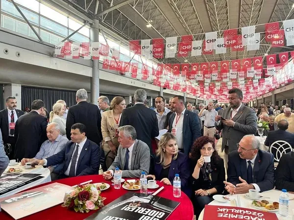 chp-il-teskilatinda-skandal-bayramlasma-kemal-kilicdaroglunun-mezar-tasini-diktiler-1779810358073.jpg