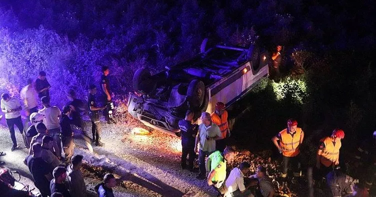 Manisa’da servis minibüsü kaza yaptı: 11 yaralı