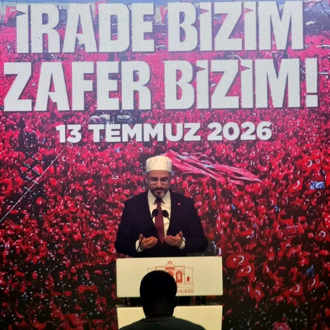 vali-gul-15-temmuzda-milletimiz-dosta-dusmana-turkiyede-elini-kolunu-sallayarak-darbe-yapilamayacagini-gosterd-1783980421406.jpg Vali Gül: “15 Temmuzda milletimiz dosta düşmana Türkiye’de elini kolunu sallayarak darbe yapılamayacağını gösterdi”