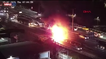 Eyüpsultan'da hareket halindeki TIR alev alev yandı