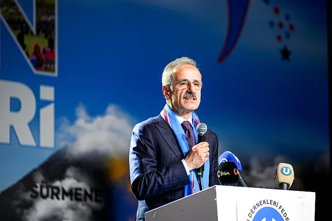 bakan-uraloglu-trabzon-hizli-tren-agiyla-bulusacak-1774647435111.jpeg Bakan Uraloğlu: “Trabzon hızlı tren ağıyla buluşacak”