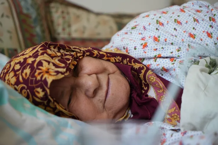 Otobüse binen kadının başına öyle bir şey geldi ki: Artık yalnızca pipetle besleniyor!