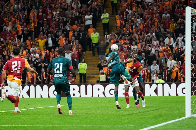 son-dakika-galatasaray-liderligi-geri-aldi-kocaelisporu-tek-golle-gecti-1789325748115.jpg