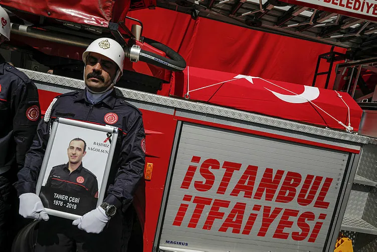 Şehit itfaiyeci Taner Çebi için İstanbul İtfaiyesi'nde tören düzenlendi