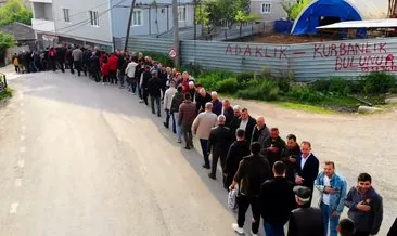 O ilimizde gelenek değişmedi: 1 kilometrelik bayramlaşma kuyruğu! #bursa