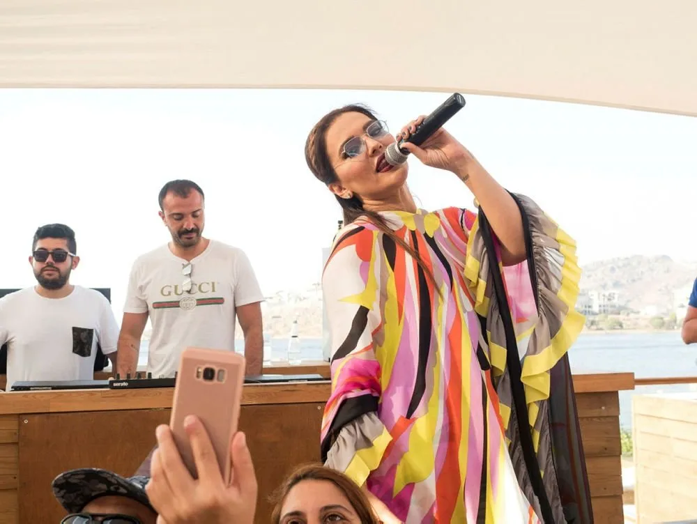 Demet Akalın bu sefer Okan’sız