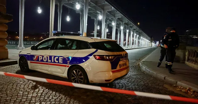 Paris’te bıçaklı saldırı: 1 kişi öldü