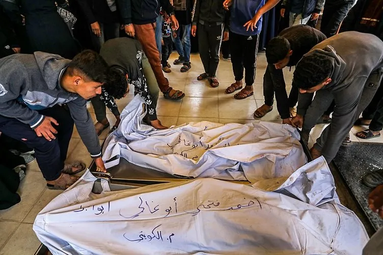 İsrail vahşetinin en net görüntüsü: Ölü bedenler havaya savruldu! Gazzeli gazeteci o anları paylaştı