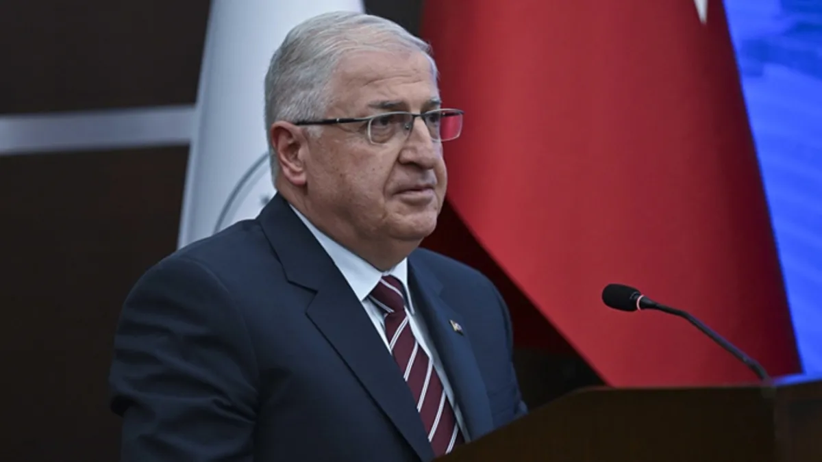 Bakan Güler ve kuvvet komutanlarından Çanakkale'de Barbaros Şehitliği'ne ziyaret