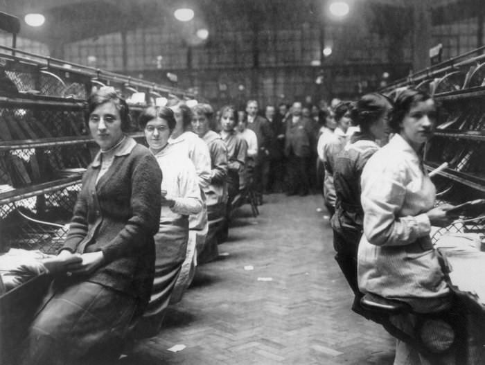Çalışan kadın giyiminin 100 yıllık degişimi