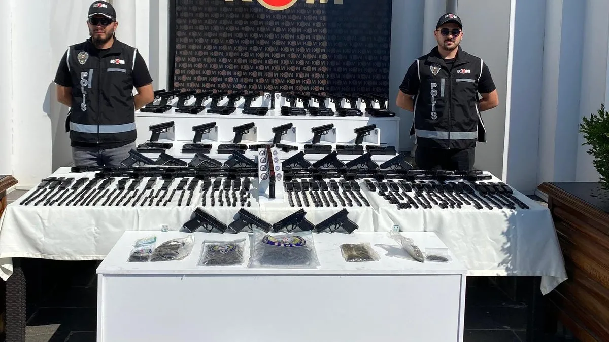 TEM'de durdurulan 3 araçtan 101 ruhsatsız tabanca çıktı: 5 kişi tutuklandı...