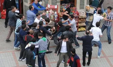 İzmir’de lise öğrencileri kavga etti: 2 yaralı
