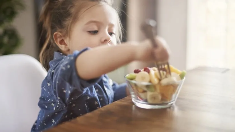 Meyve - sebzeyi böyle yedirin! Vitamin deposuna dönüşüyor