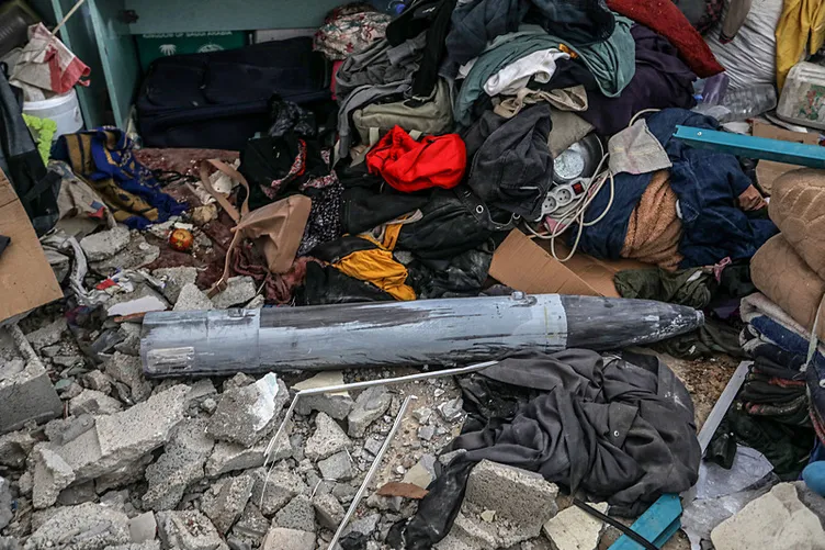 SON DAKİKA: Gazze’de katliam! İsrail, 700 sivilin sığındığı okula saldırdı: Çok sayıda ölü ve yaralı var