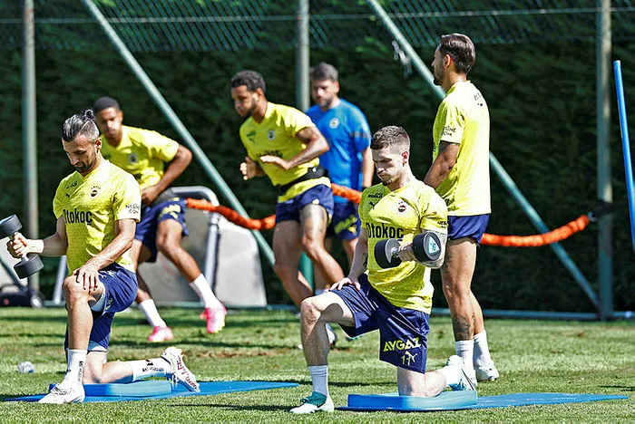 fenerbahce-gunu-cift-idmanla-tamamladi-1691263036878.jpg