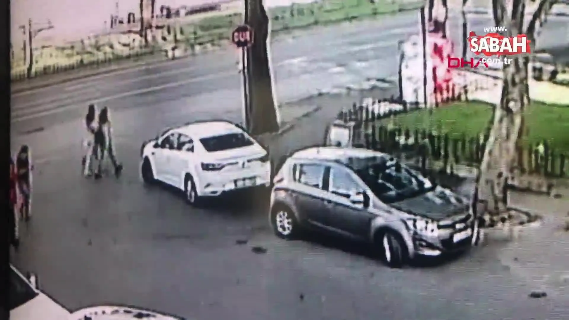 Istanbul Fatih Te Camiden Cikan Kisiye Silahli Saldiri Kamerada Video Videosunu Izle Son Dakika Haberleri