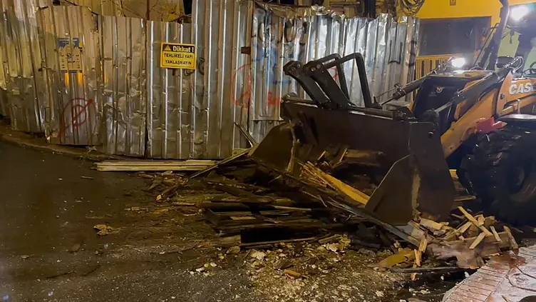 Beyoğlu’nda bir binada kısmi çökme meydana geldi!