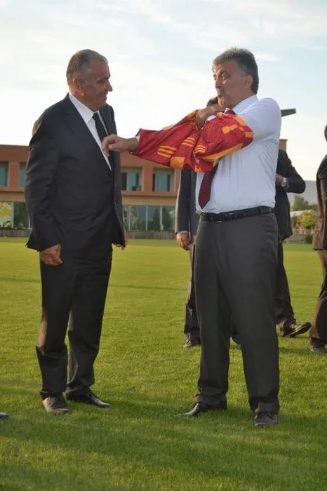 Cumhurbaşkanı Gül penaltı attı