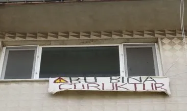 Kadıköy’de ’bu bina çürüktür’ pankartı asıp evi boşalttı