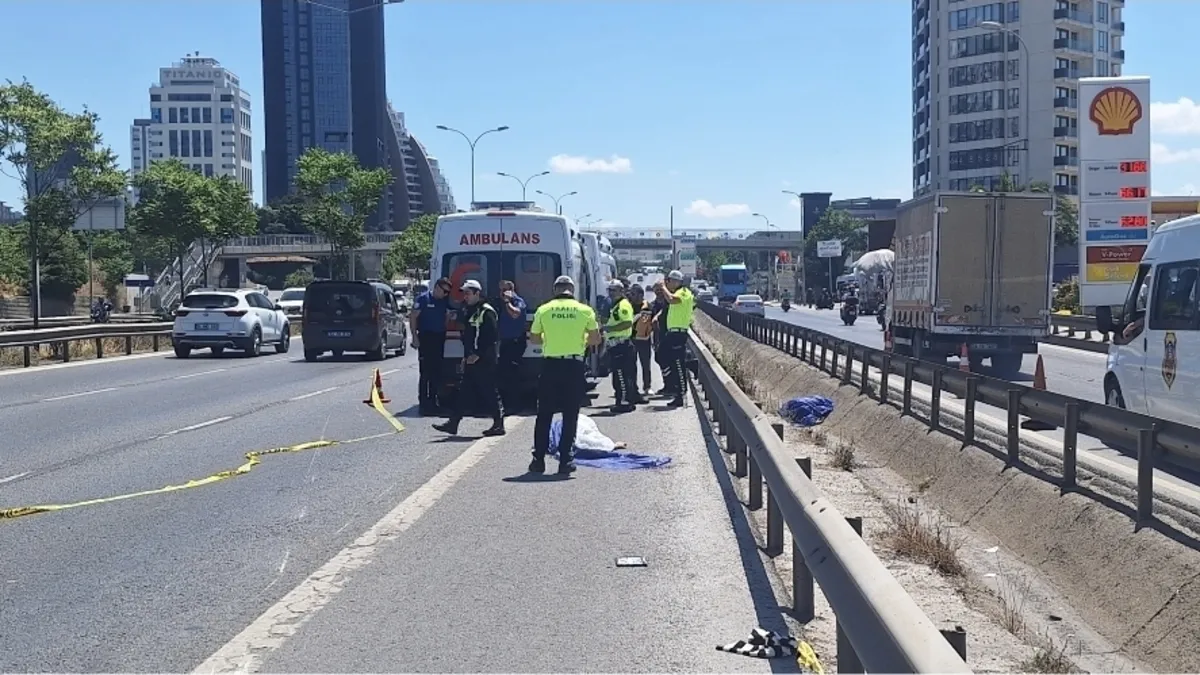 İstanbul Kartal'da meydana gelen motosiklet kazası sonrası olay yeri