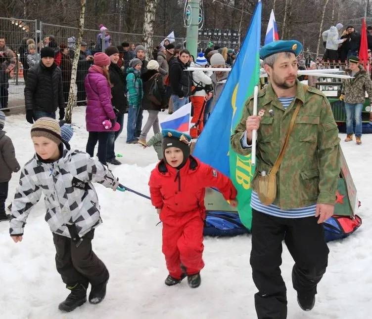 Moskova’daki kızak festivali tasarımda sınır tanımadı