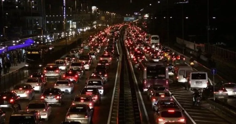 İstanbul’da trafik yoğunluğu yüzde 76’ya ulaştı