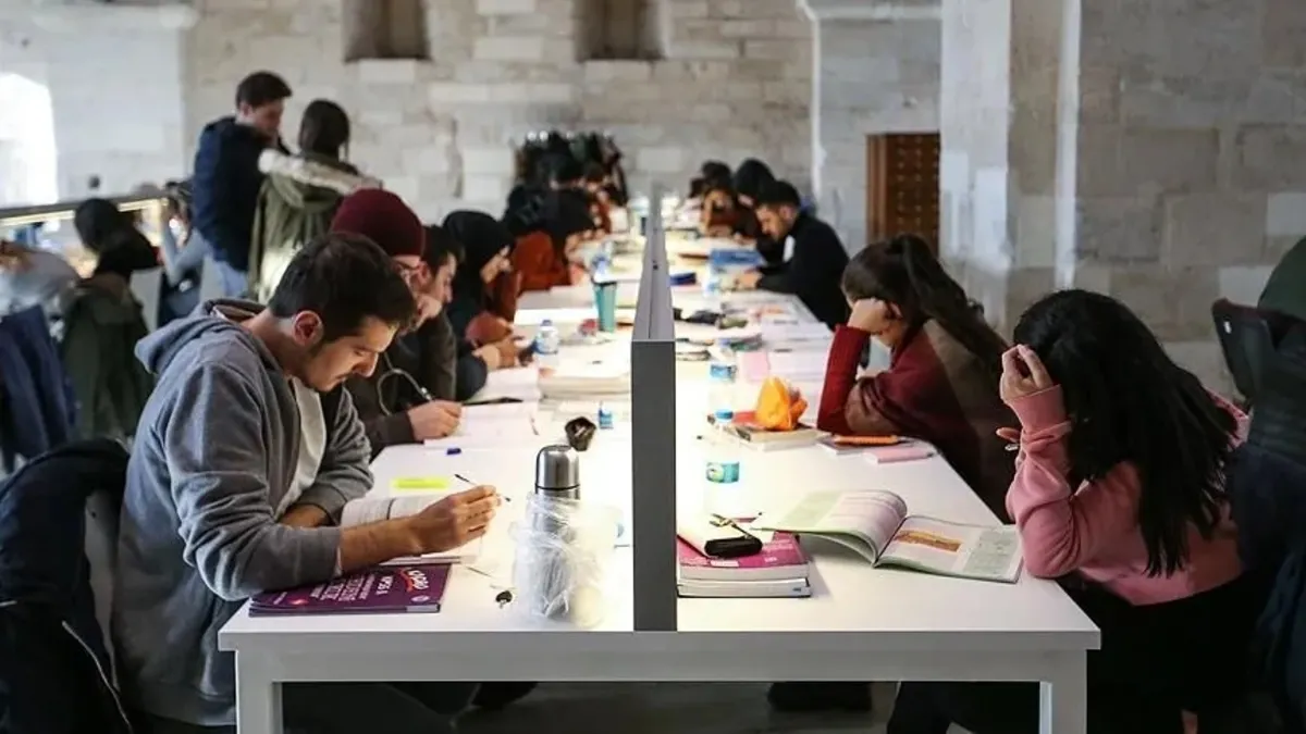 TBMM Milli Eğitim Komisyonu'nda kabul edilen öğrenci affı düzenlemesiyle ilgili haber görseli.
