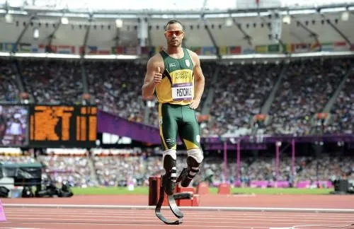 Oscar Pistorius protez bacaklarıyla yarı finale yükseldi