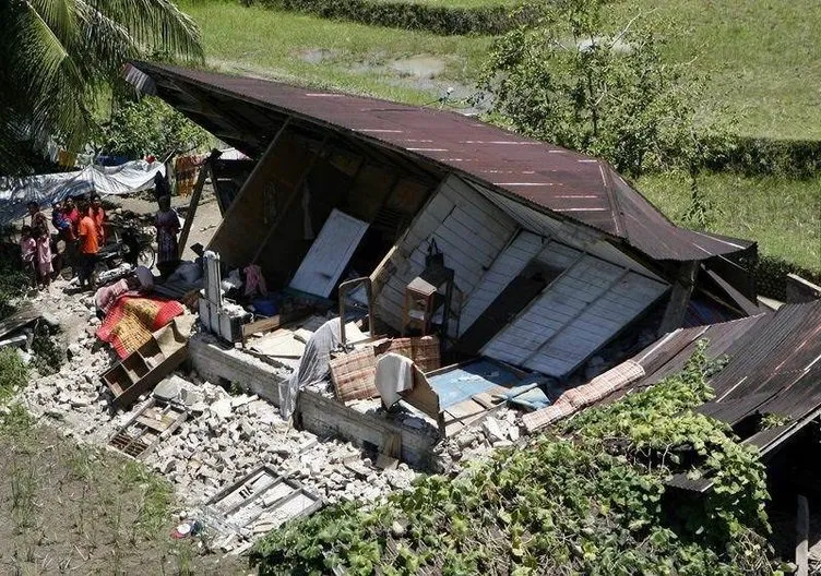 Endonezya’da 7.6’lık deprem