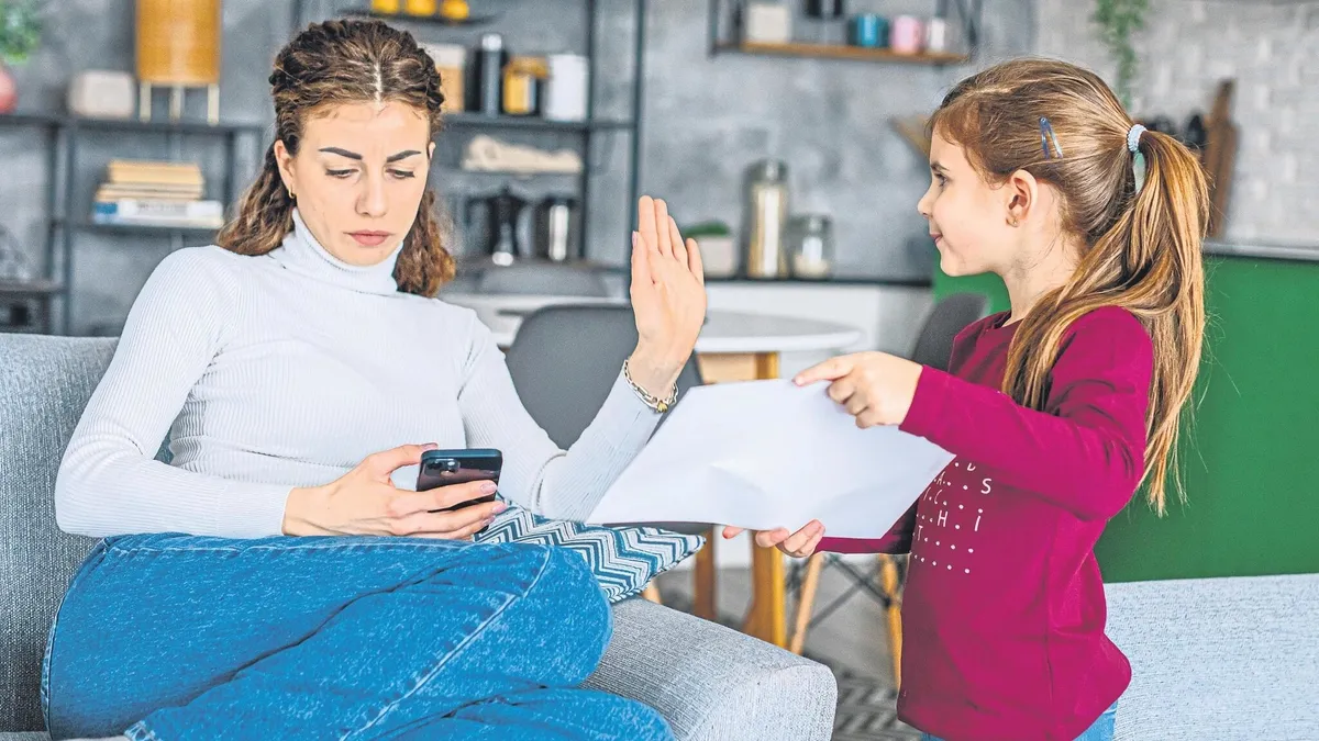 Telefonu önce sen bırak anne