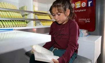Depremzede çocuklar için; mobil kütüphane